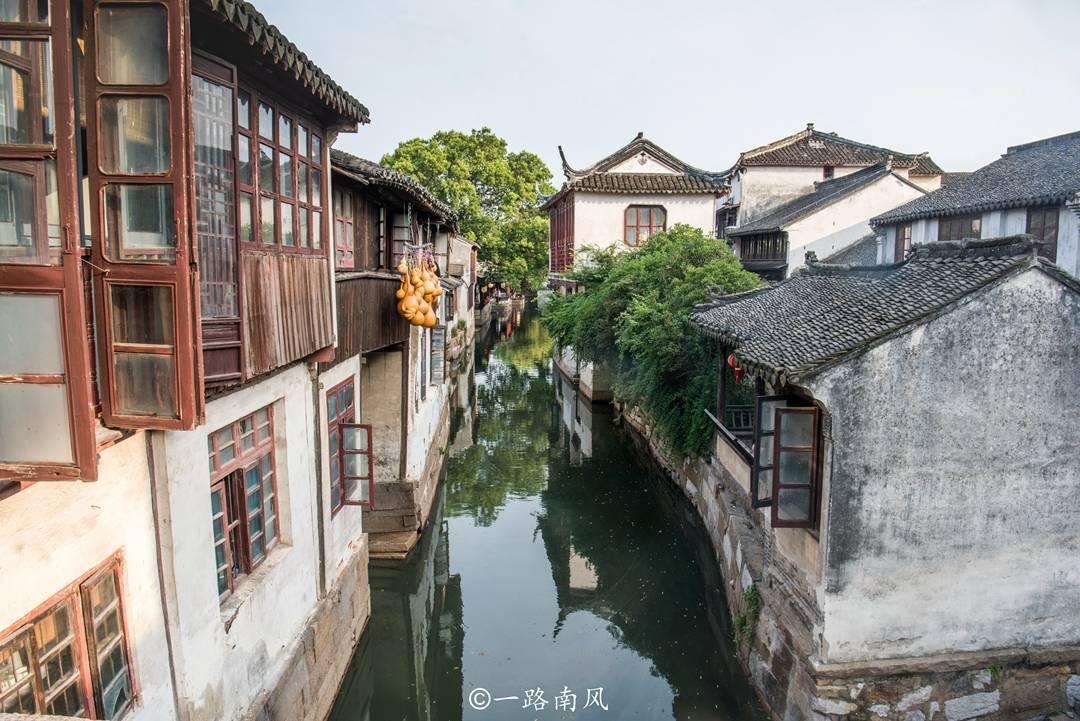 救援臭美男孩